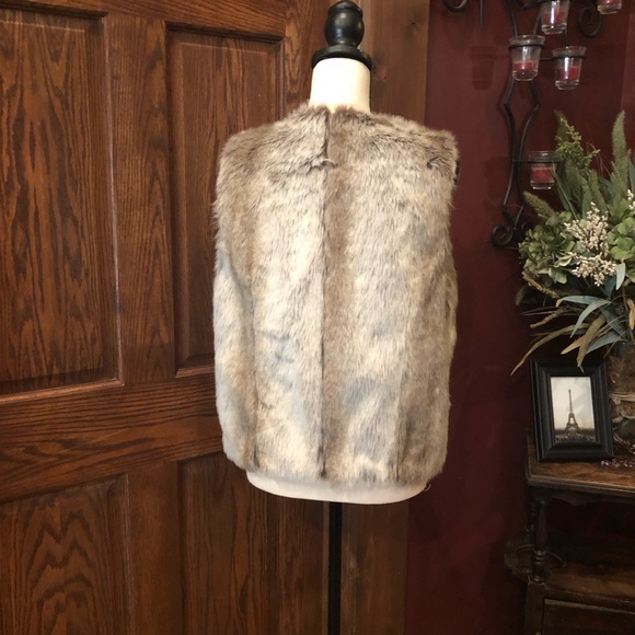 Faux Fur Vest - Picture 5 of 7